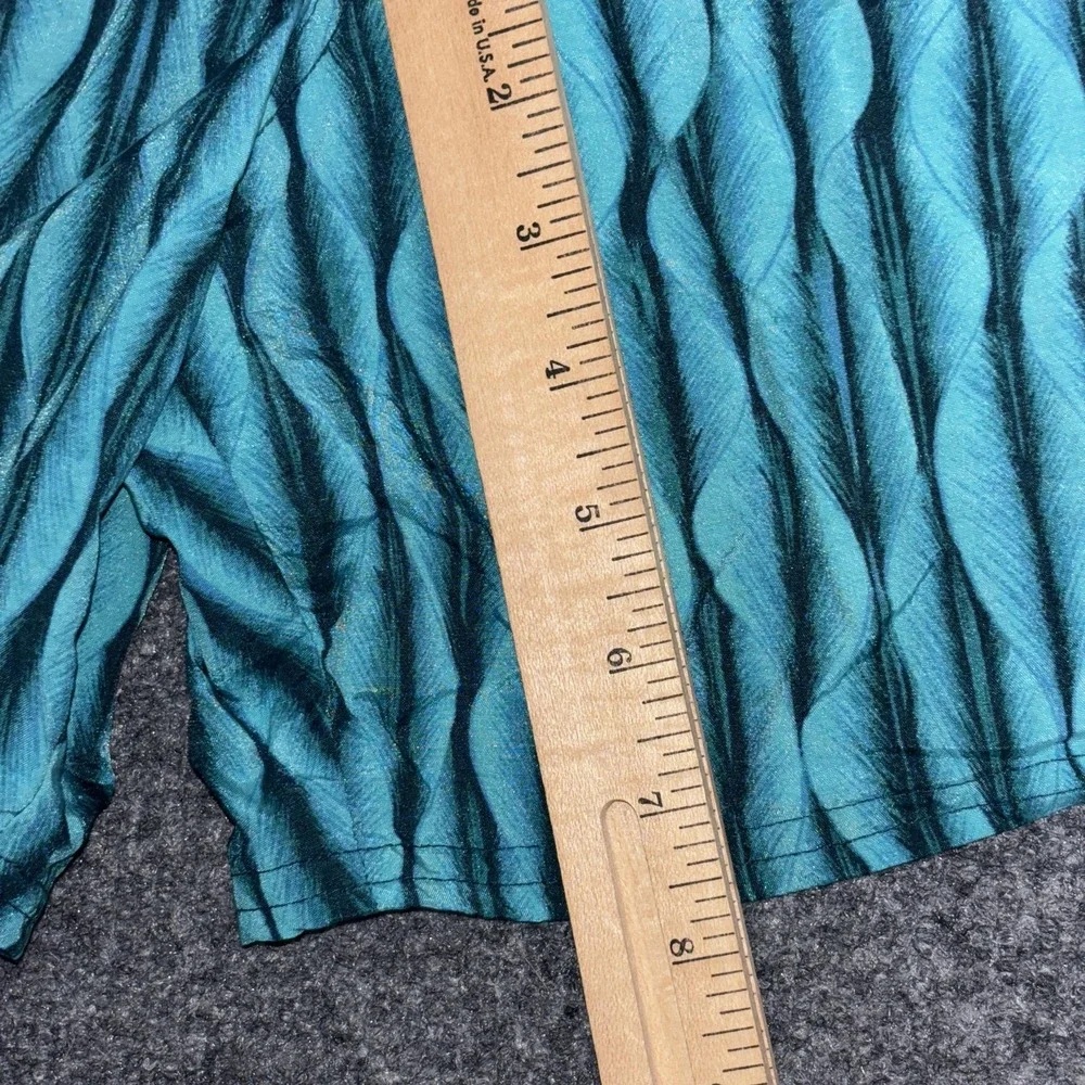 TYR Mens Swim Trunks XL Teal Black Wave Print Mesh Lined Board Shorts